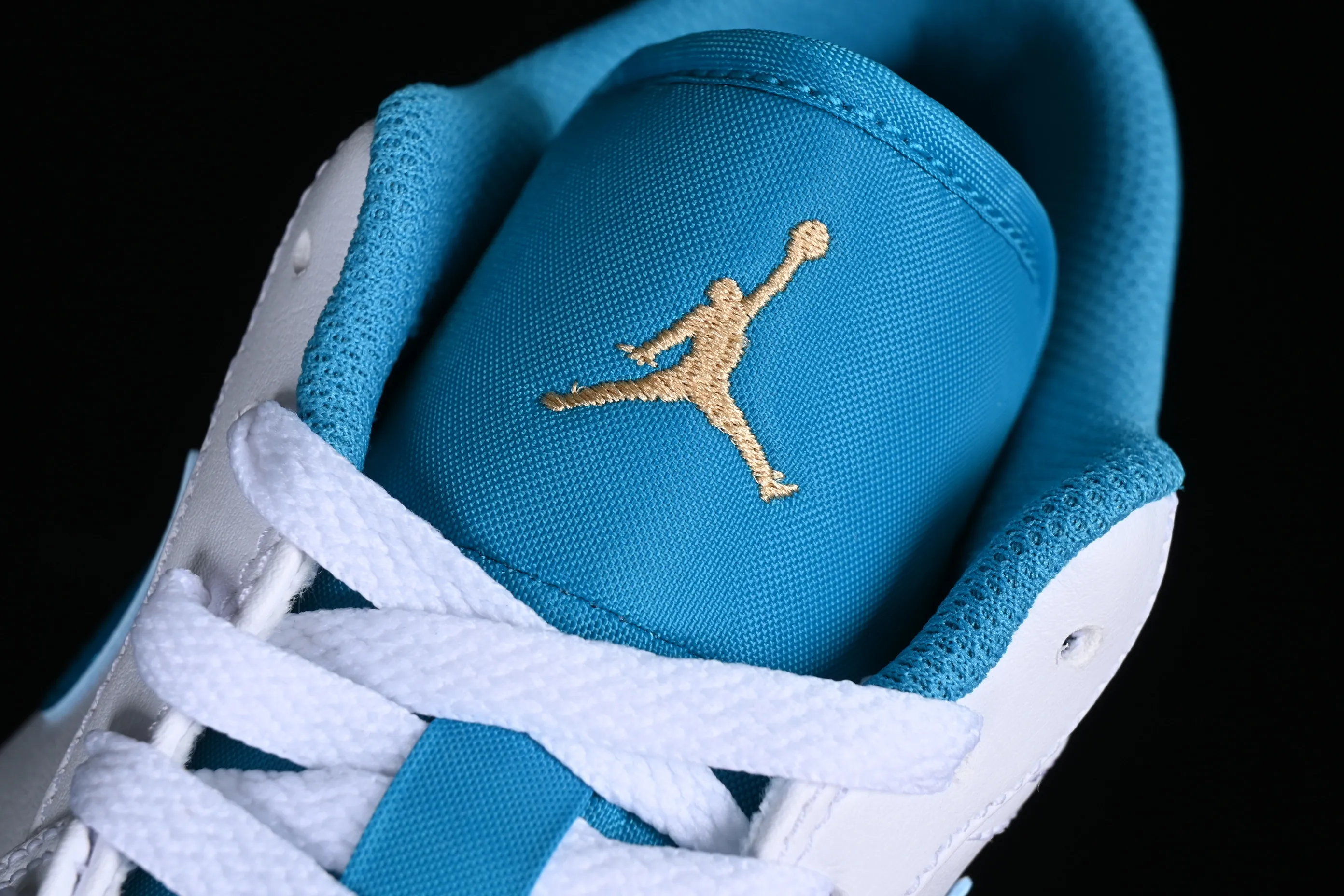 All categories Air Jordan Jordan series basketball shoes Air Jordan 1 Low G version pure original Air Jordan 1 Low "Aquatone" AJ1 Joe 1 blue and white low-top cultural basketball shoes 553558-174